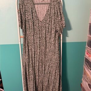 Ava & Viv Green and White Floral Midi Dress